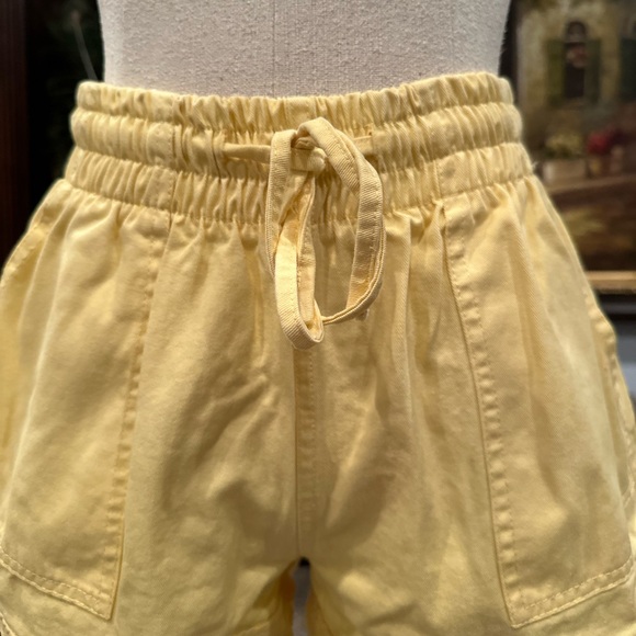Forever 21 yellow high waisted shorts size medium - Picture 3 of 6